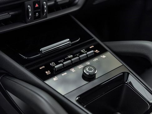 Certified 2026 Porsche Cayenne AWD/4WD image 29