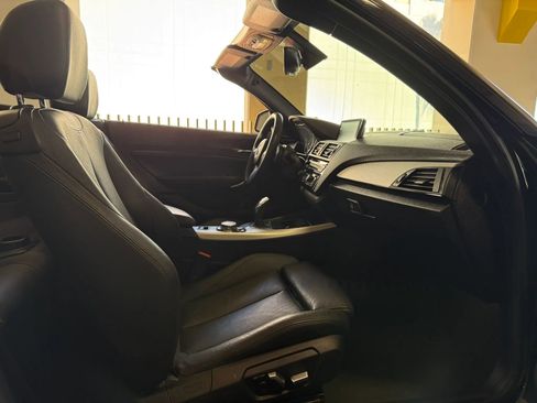 Used 2016 BMW M235i Convertible image 23