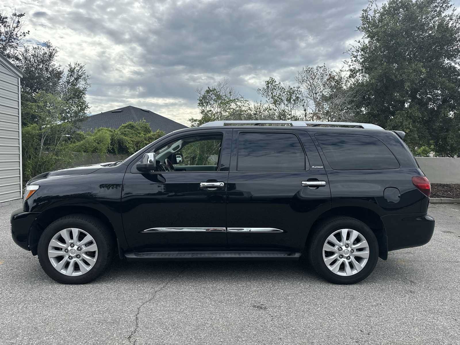 Used 2018 Toyota Sequoia Platinum AWD/4WD image 3