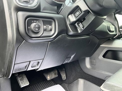 New 2026 RAM 3500 Laramie AWD/4WD image 18