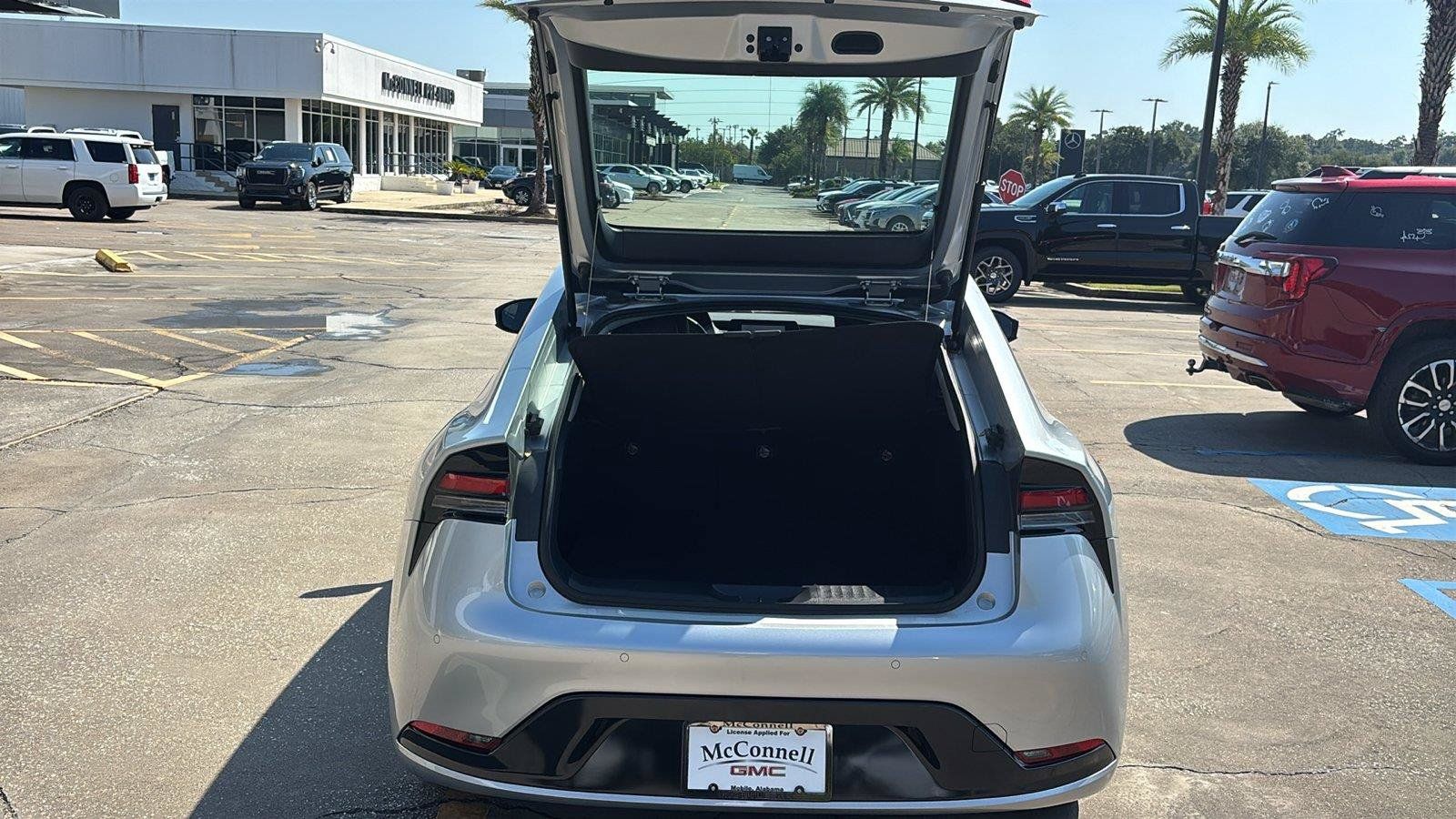 Used 2023 Toyota Prius XLE FWD image 19