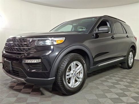 Used 2023 Ford Explorer XLT w/ Equipment Group 202A image 6