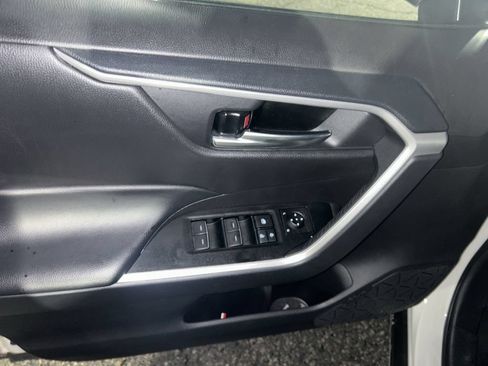 Used 2025 Toyota RAV4 XLE AWD/4WD image 17