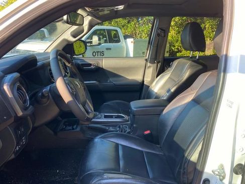 Used 2023 Toyota Tacoma TRD Off-Road w/ TRD Premium Off Road Package AWD/4WD image 11