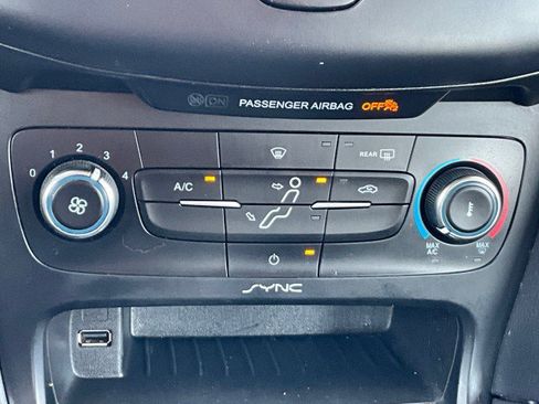 Used 2015 Ford Focus SE FWD image 20