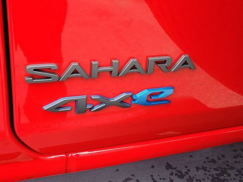 Certified 2025 Jeep Wrangler Unlimited Sahara w/ Safety Group AWD/4WD image 8
