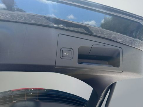 Used 2024 Cadillac XT4 Premium Luxury FWD image 37