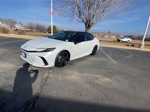 Used 2025 Toyota Camry XSE image 3
