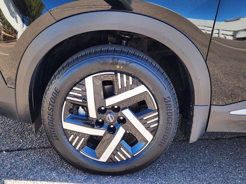 Used 2025 Nissan Kicks SV image 16