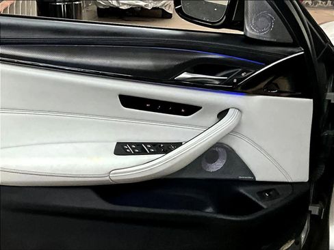 Used 2018 BMW M5 image 23