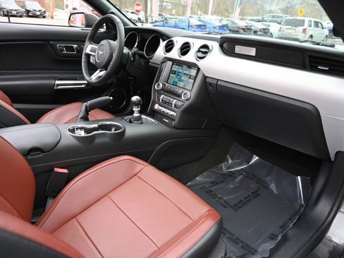 Used 2016 Ford Mustang Premium image 18