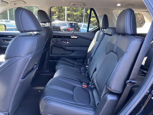 Certified 2025 Honda Pilot EX-L image 32