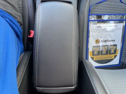 Used 2018 Ford Escape SE w/ SE Sport Appearance Package image 9