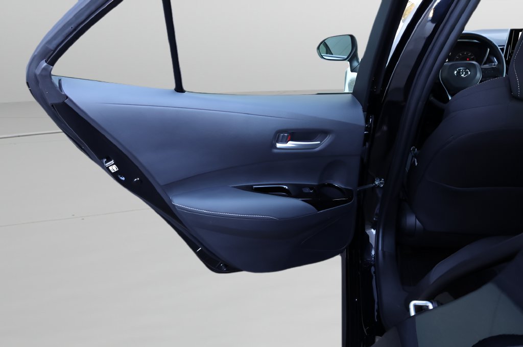 Certified 2025 Toyota Corolla SE w/ SE Package FWD image 16