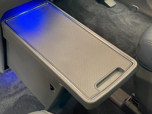 Used 2024 Kia EV9 Land image 32