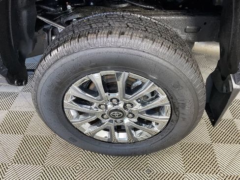 Used 2024 Toyota Tacoma Limited image 5