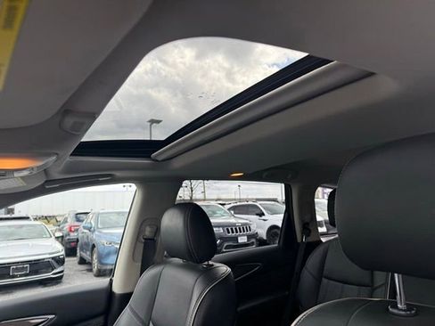 Used 2019 INFINITI QX60 Luxe w/ Essential Package image 14