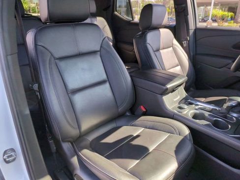 Used 2023 Chevrolet Traverse RS image 30
