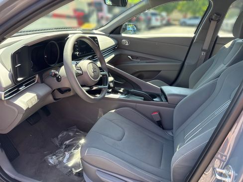 Used 2022 Hyundai Elantra SEL FWD image 11