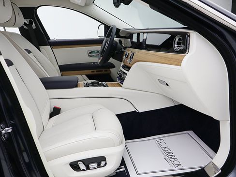 Used 2025 Rolls-Royce Ghost AWD/4WD image 34