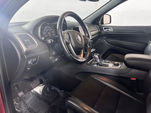 Used 2022 Jeep Grand Cherokee Laredo X image 9