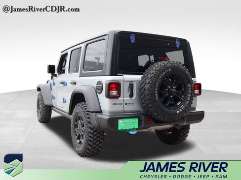 Used 2023 Jeep Wrangler Unlimited w/ Cold Weather Group AWD/4WD image 3