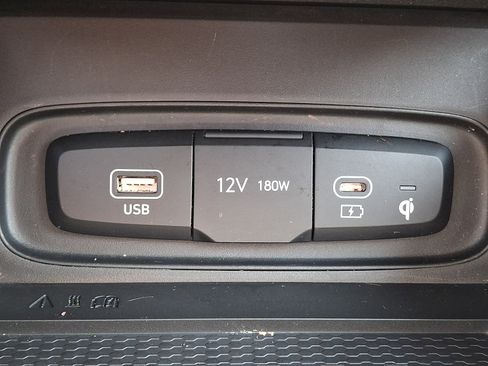 Certified 2023 Hyundai Venue Limited FWD image 23