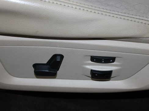 Used 2013 RAM 1500 Laramie image 9