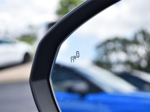 New 2025 Volkswagen Taos SE image 9