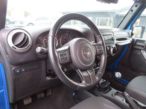 Used 2016 Jeep Wrangler Rubicon w/ Power Convenience Group image 25