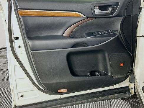 Used 2018 Toyota Highlander Limited image 19