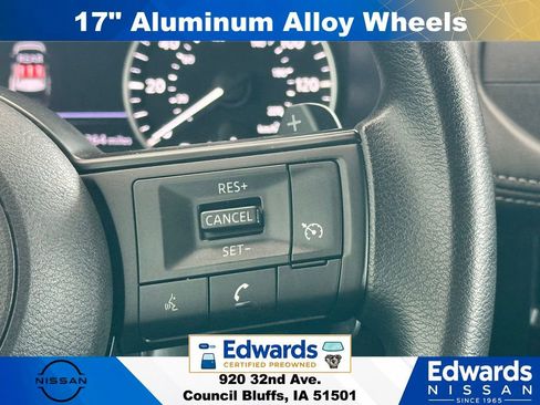Used 2024 Nissan Rogue S AWD/4WD image 19