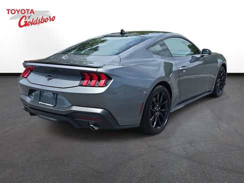 Used 2025 Ford Mustang Coupe RWD image 5