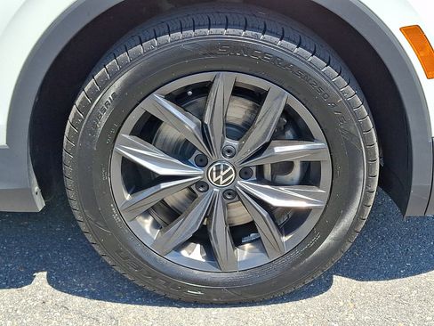 Used 2023 Volkswagen Tiguan SE AWD/4WD image 8