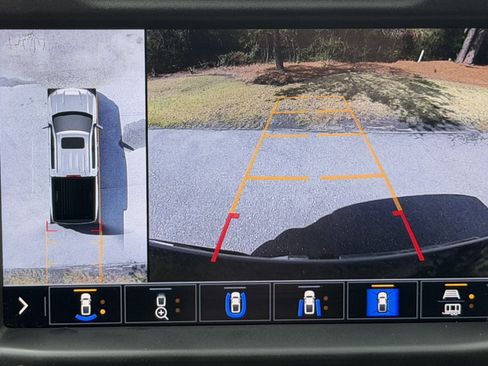 Used 2022 Chevrolet Silverado 1500 High Country w/ Technology Package image 30