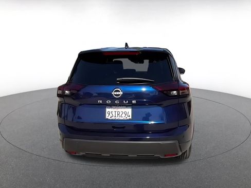 Used 2025 Nissan Rogue SV FWD image 12