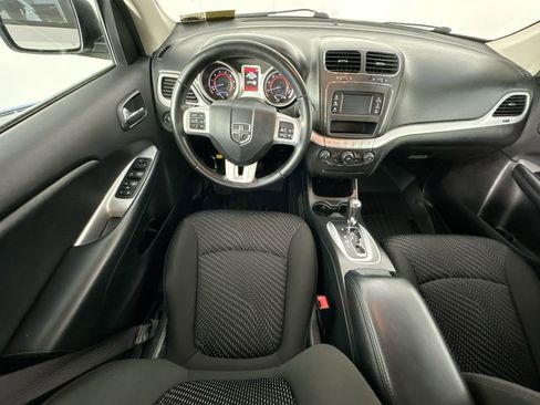 Used 2019 Dodge Journey SE w/ Connectivity Group FWD image 9