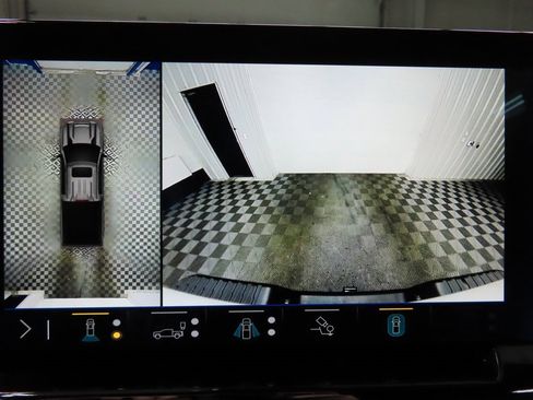 Used 2025 Chevrolet Silverado 2500 ZR2 w/ Technology Package image 15