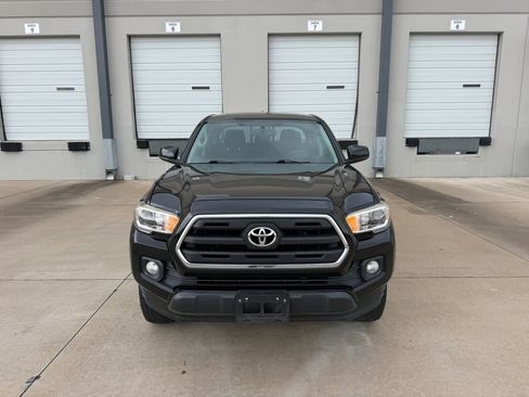 Used 2017 Toyota Tacoma SR5 w/ Tow Package RWD image 7