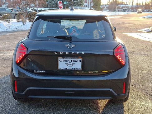 Used 2025 MINI Cooper 2-Door Hardtop image 5