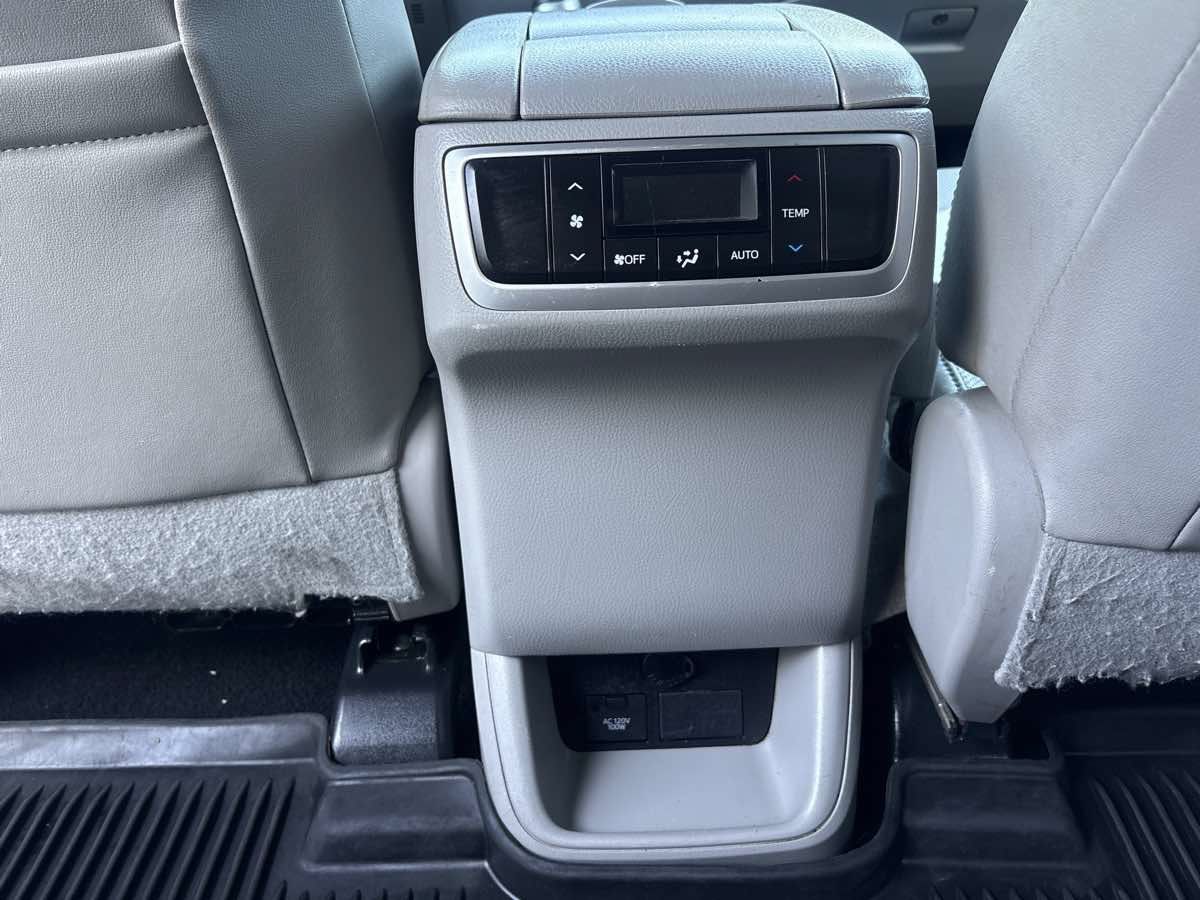 Used 2016 Toyota Highlander Limited AWD/4WD image 14