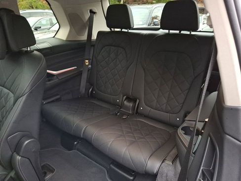 Certified 2024 BMW X7 xDrive40i w/ Premium Package image 9