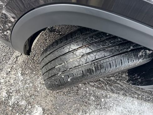 Certified 2025 Volkswagen Atlas Cross Sport SE w/ Panoramic Sunroof Package image 37