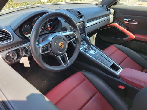 Used 2024 Porsche 718 Cayman image 12