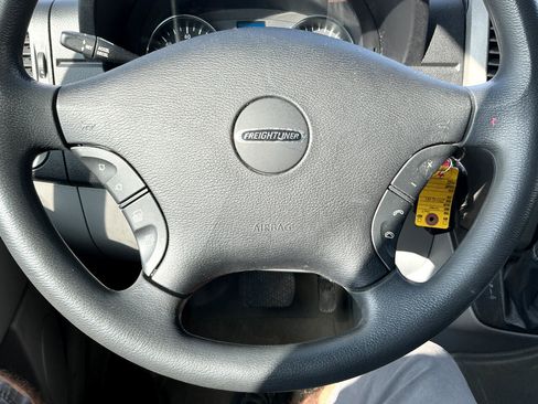 Used 2013 Freightliner Sprinter 2500 image 9