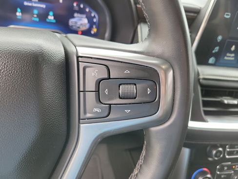 Used 2023 Chevrolet Suburban Premier image 17