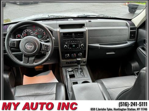 Used 2012 Jeep Liberty Sport image 11