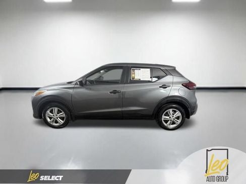 Used 2022 Nissan Kicks S FWD image 2