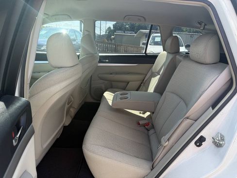Used 2010 Subaru Outback 2.5i Premium AWD/4WD image 11
