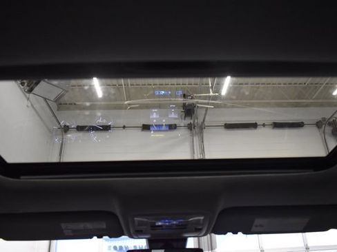 Used 2019 Toyota Highlander SE AWD/4WD image 25